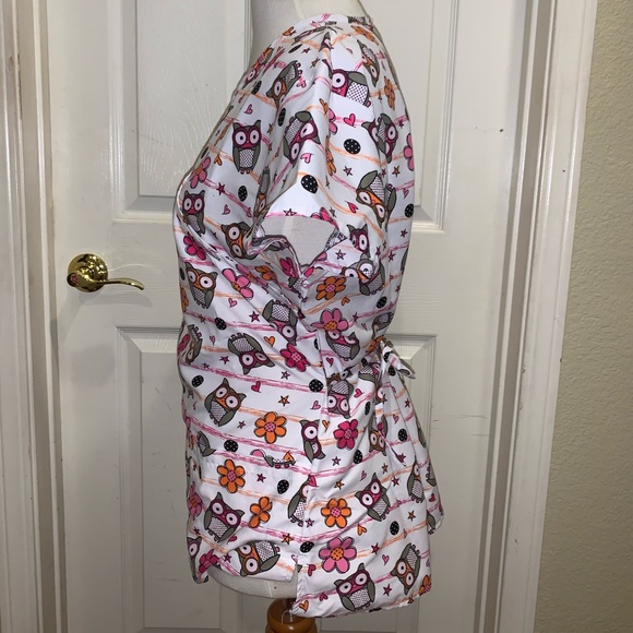 Scrub Top - Picture 2 of 5